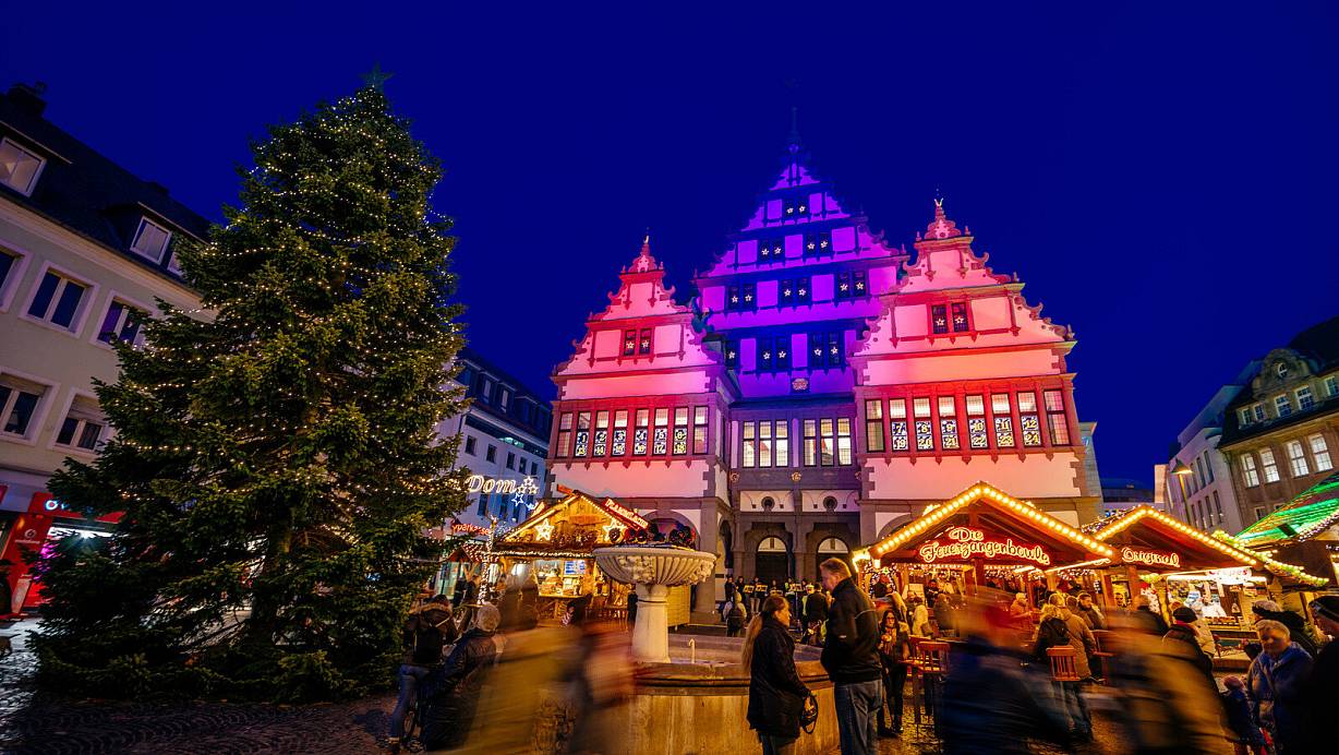 Einen Paderborner Weihnachtsmarkt, der fast wie gewohnt stattfindet, kündigen die Organisatoren an. | © Besim Mazhiqi