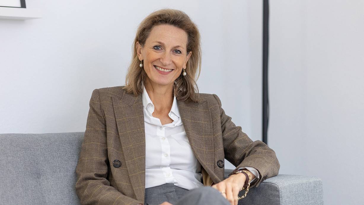 Anja Böllhoff erhält eine besondere Auszeichnung für ihr bürgerschaftliches Engagement in der Bielefelder Bürgerstiftung. | © Oliver Krato