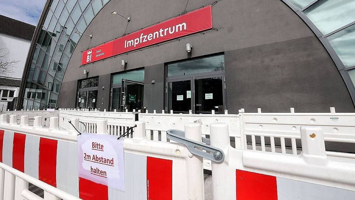 Obwohl die Omikron-Variante in der Stadt angekommen ist und nur die Booster-Impfung einen guten Schutz bietet, kann das große Impfzentrum nicht weitermachen. | © Wolfgang Rudolf