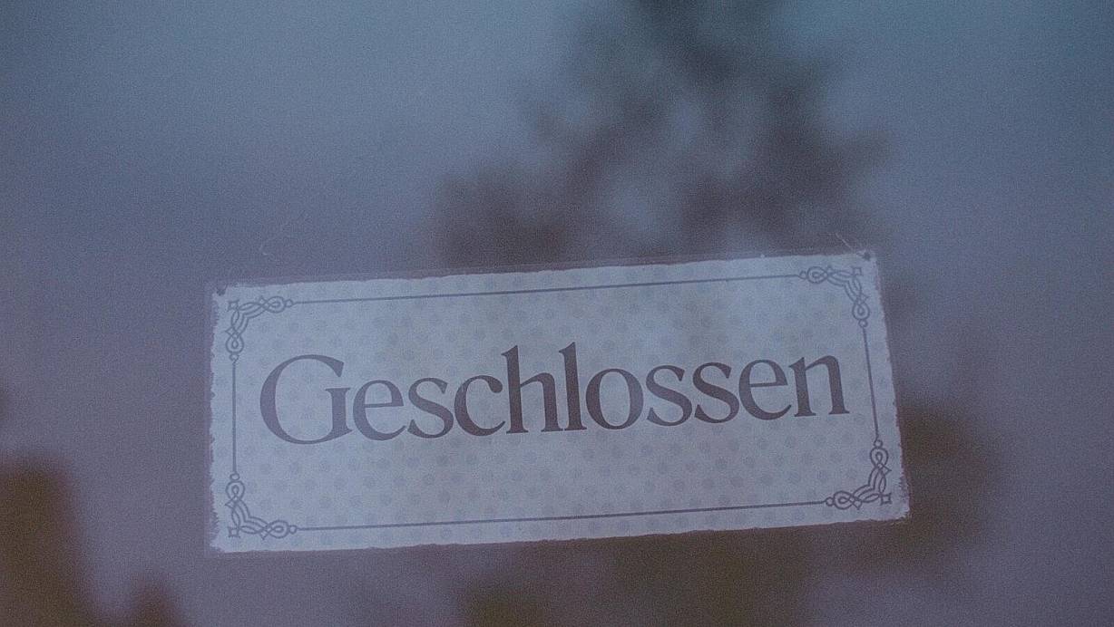 Besitzerwechsel: Der neue Vermieter des Hauses hat die Miete erhöht - deutlich. Unfreiwillig strich Alfred Lexy dann die Segel. | © Symbolbild: Unsplash