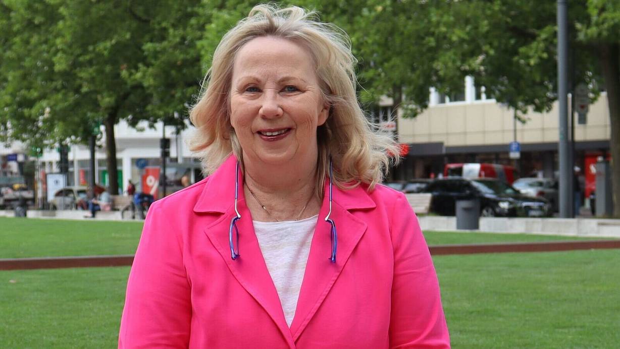 Susanne Zimmermann leitete 24 Jahre lang die Abteilung „Zentrale Öffentlichkeitsarbeit“ bei der Stadt Gütersloh. Am Freitag hatte sie ihren letzten Arbeitstag. | © Stadt Gütersloh