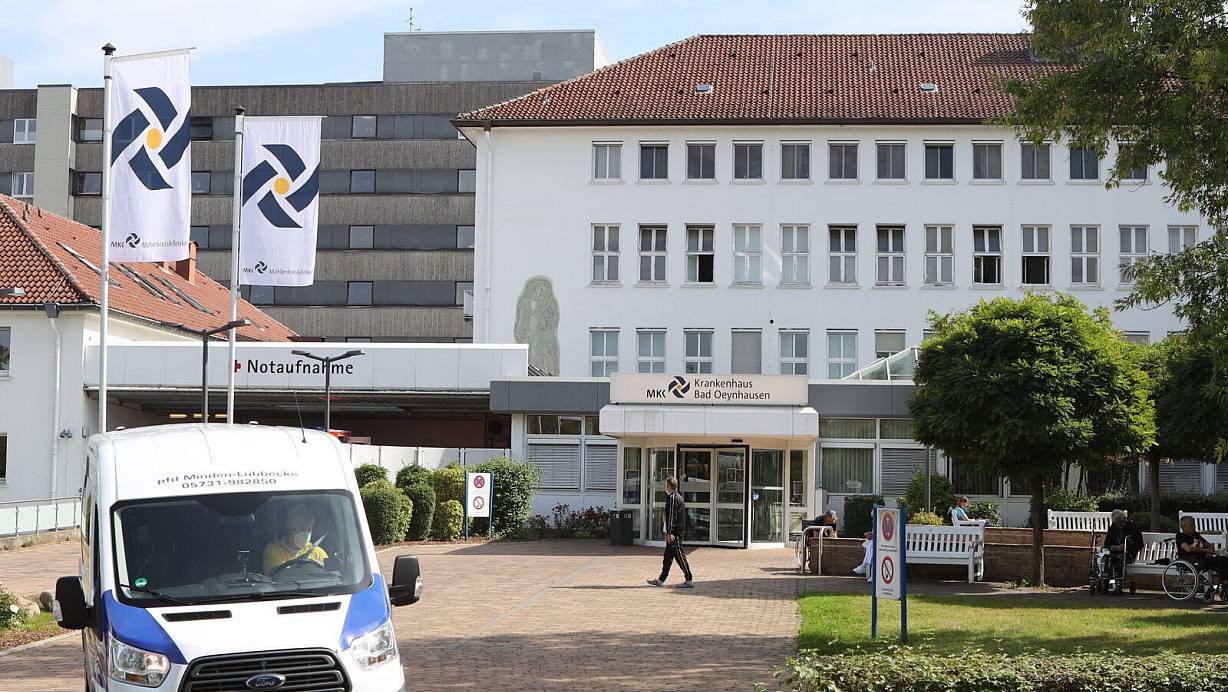 Bereits seit 1903 gibt es ein Krankenhaus in Bad Oeynhausen. Das jetzige Geb&auml;ude wurde 1953 eingeweiht und mehrfach erweitert. | &copy; J&ouml;rg Stuke