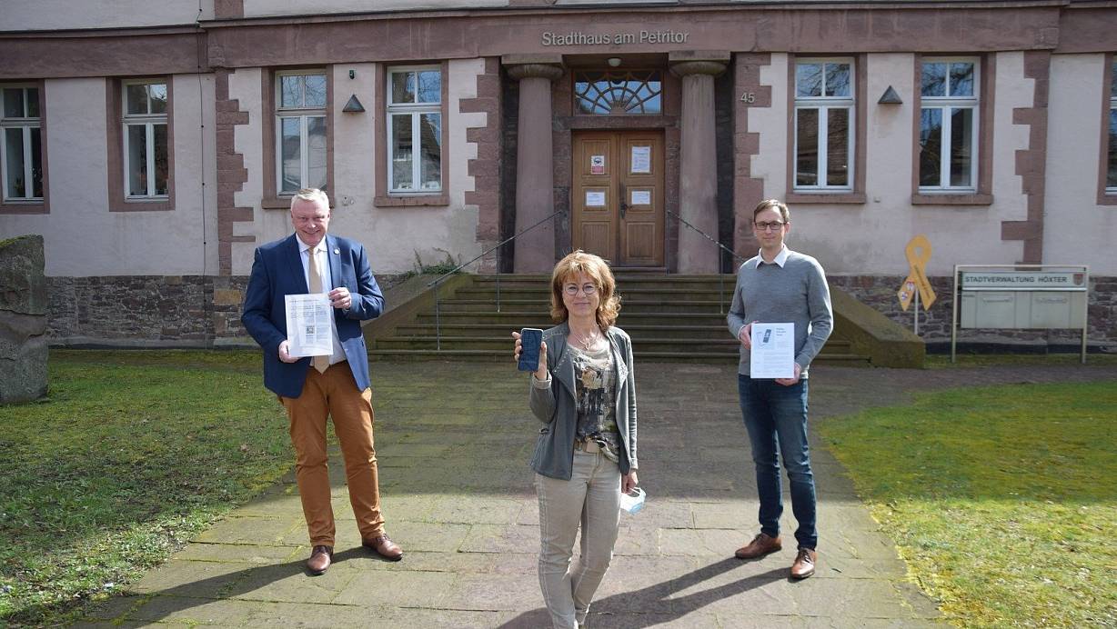Daniel Hartmann (v. l.), Sabine Hasenbein und Benjamin Koch. | © Stadt