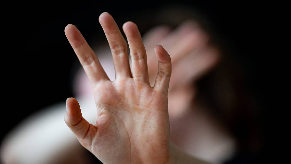 In ganz Deutschland nehmen Gewalttaten zu. Das neue Gewaltschutzgesetz soll Betroffene besser schützen und ihnen Hilfe garantieren. | © Fabian Sommer