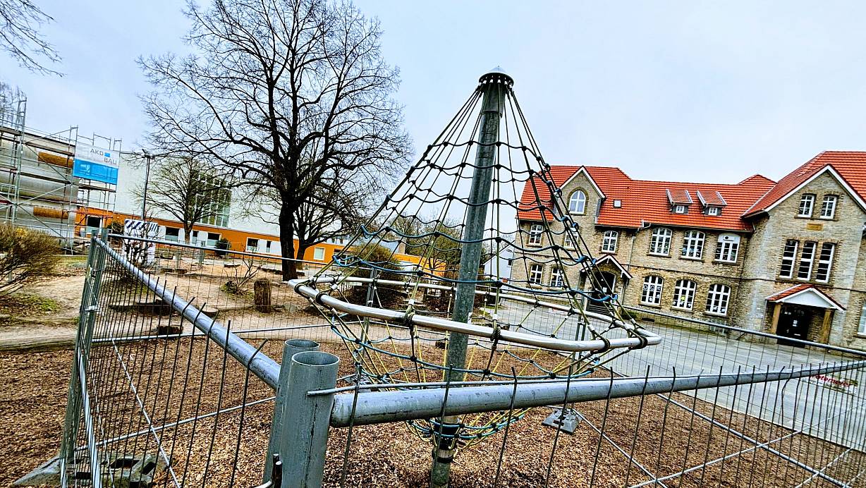 Trostlos: Hier müssen mehr als 200 Kinder jeden Tag ihre Pausen verbringen. | © Eike J. Horstmann