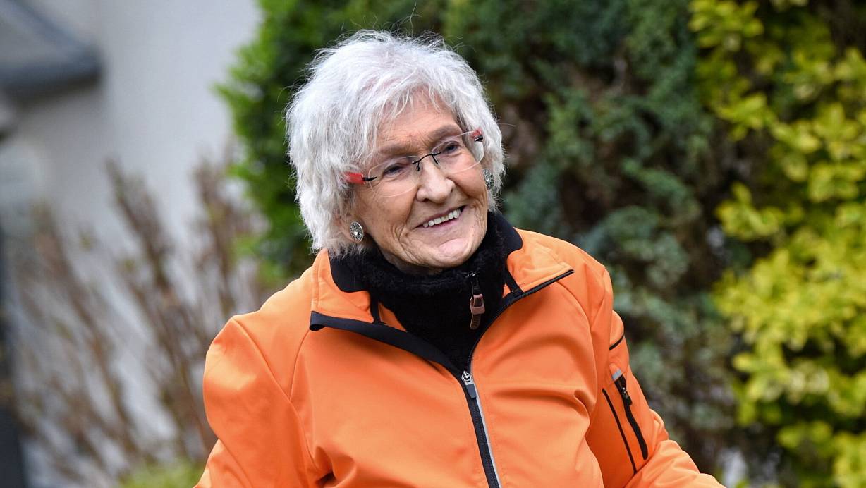 Jeden Tag, bei Wind und Wetter, macht sich Ruth Horstmann (84) auf zum Obersee und dreht dort ihre Runden. | © Barbara Franke