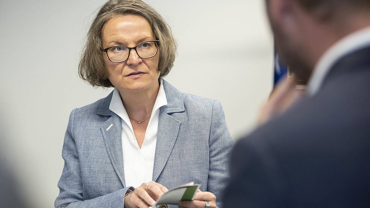 Ina Scharrenbach fordert die Kommunen in NRW auf, die eigene Organisation permanent auf Wirtschaftlichkeit hin zu überprüfen. | © Jörg Dieckmann