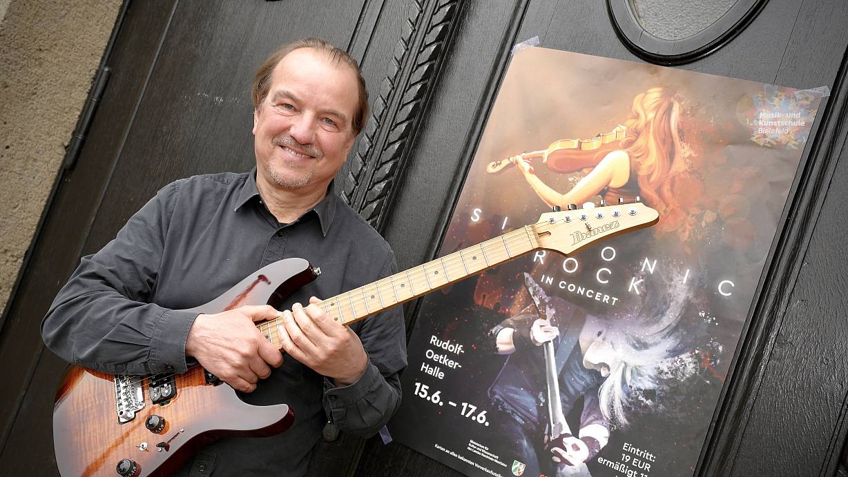 Großer Aufschlag zum Abschied: Johannes Strzyzewski (65) verlässt die MuKu. | © Peter Unger