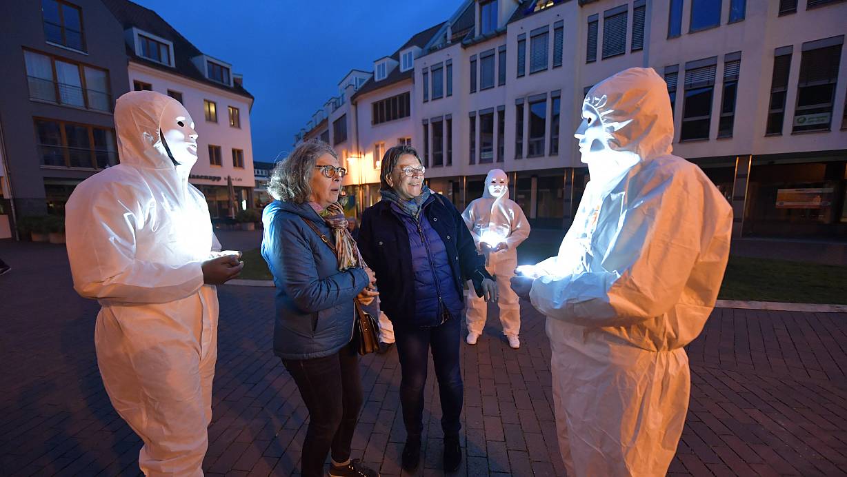 43 Stationen in der Gütersloher Innenstadt: Wer alle Highlights schaffen wollte, musste am Samstagabend bei der "Langenachtderkunst frühzeitig lost. |