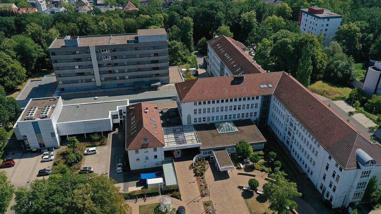 Das Krankenhaus an der Wielandstra&szlig;e soll durch einen Neubau ersetzt werden. Dort sollen dann die Auguste-Viktoria-Klinik und das Allgemeinkranenhaus zusammengef&uuml;hrt werden. | &copy; J&uuml;rgen Kr&uuml;ger