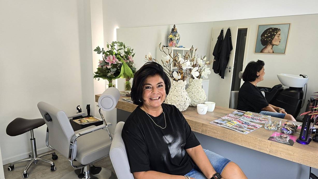 Die Wertheraner Frisörin Aynur Ferah hat sich einen Salon in ihre Wohnung gebaut. | © Silke Derkum-Homburg