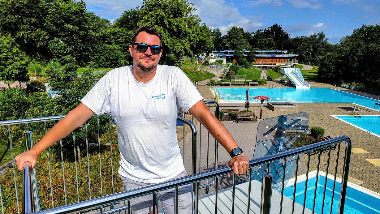 Felix Huttel ist der Betriebsleiter im Freibad Gadderbaum. Für ihn ist das beliebte Bad sein absoluter Wunscharbeitsplatz. | © Eike J. Horstmann