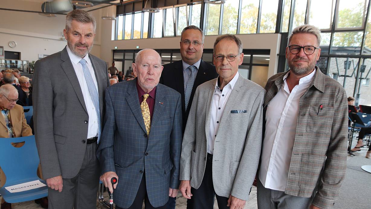 Bürgermeister und Laudator Dirk Becker, Horst Steinkühler, der Namensgeber des Preises, Laudator Christian Landerbarthold, Preisträger Kristian Hoffmann und Peter Heepmann, Vorsitzender des SPD-Stadtverbands. | © Knut Dinter