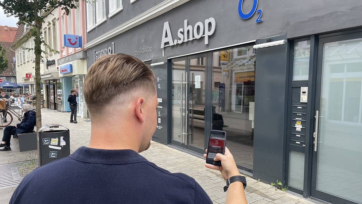 Mirko Traunstein fühlt sich vom Betreiber des Handyshops betrogen. Auch das Verhalten von Vodafone findet er nicht korrekt. | © Benedikt Riemer