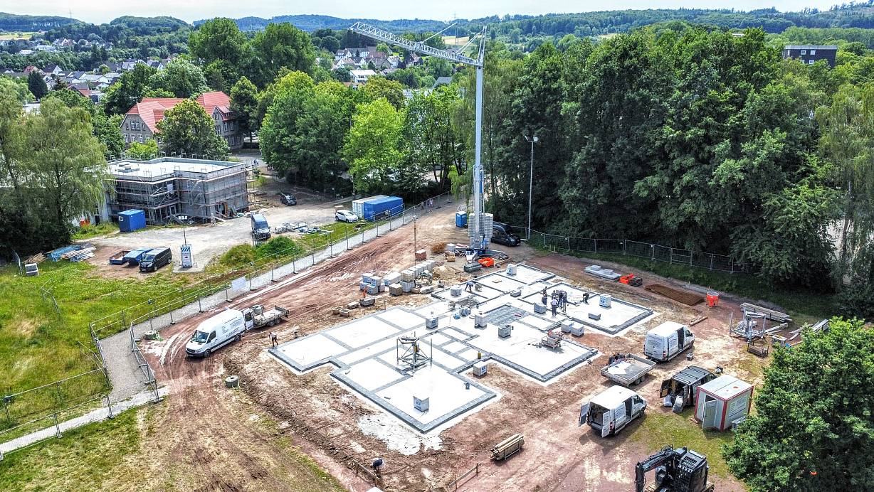 Auf dem abgängigen Sportplatz an der Grundschule Hillegossen haben nun die Bauarbeiten für die neue Kita begonnen. | © Eike J. Horstmann