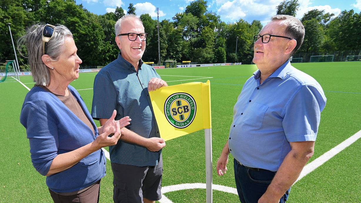 Ruth Wegner (v.l.), Frank Riedel und Axel Gerlach wünschen sich, dass die Ferienspiele auf der Vereinsanlage Am Meierteich stattfinden können. | © Barbara Franke