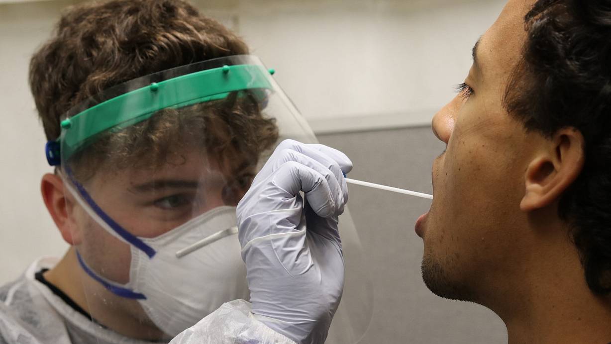 Bundesweit sollen mehrere Anbieter von Corona-Schnelltests bei der Abrechnung der Kosten betrogen haben. Die Bielefelder Anbieter verurteilen dies scharf und verweisen auf ihre lückenlose Dokumentation der Tests.  | © David Knapp