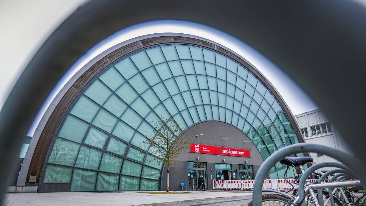 Noch logiert das städtische Impfzentrum in der Ausstellungshalle am Willy-Brandt-Platz. | © Sarah Jonek Fotografie