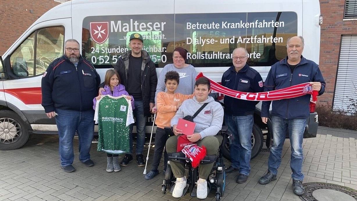 Die beiden Brüder Amin und Karim sind schwer krank. Zu Weihnachten ist ihnen nun ein sehnlicher Wunsch vom Malteser Hilfsdienst erfüllt worden. | © Malteser