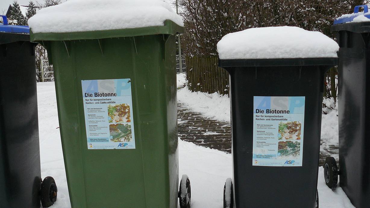 Besonders feuchte Bioabf&auml;lle k&ouml;nnen schnell an der Tonne gefrieren. | &copy; Stadt Paderborn/ASP