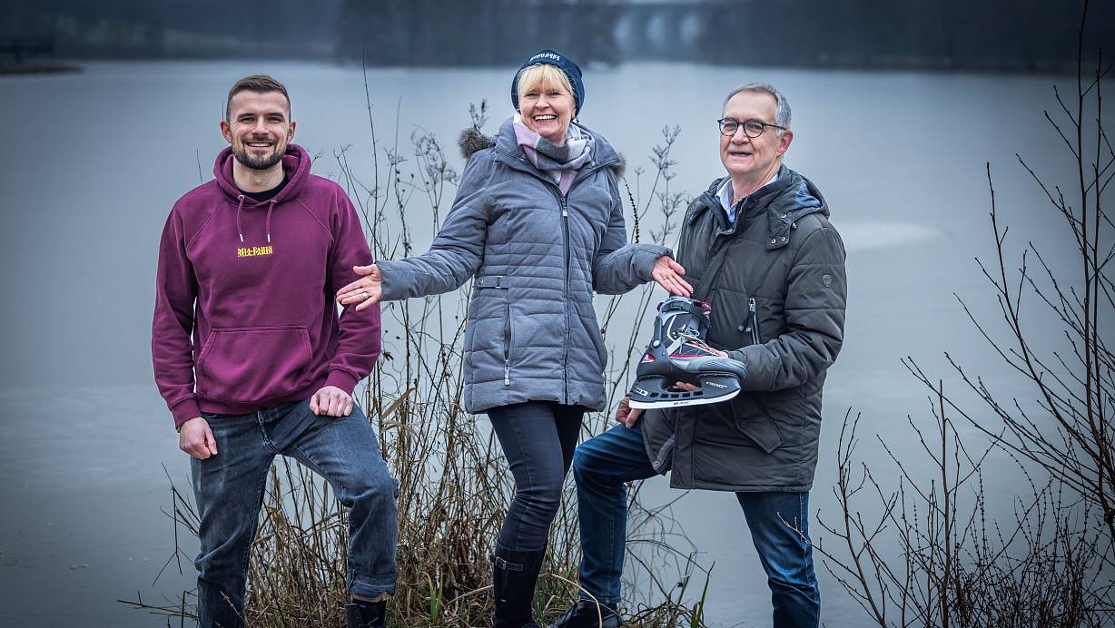 Vor drei Wochen liefen bei Hauke Schulz (v.l.), Astrid Brausch und Gerd-Peter Grün die Vorbreitungen für die Eiswette noch auf Hochtouren. | © Sarah Jonek Fotografie