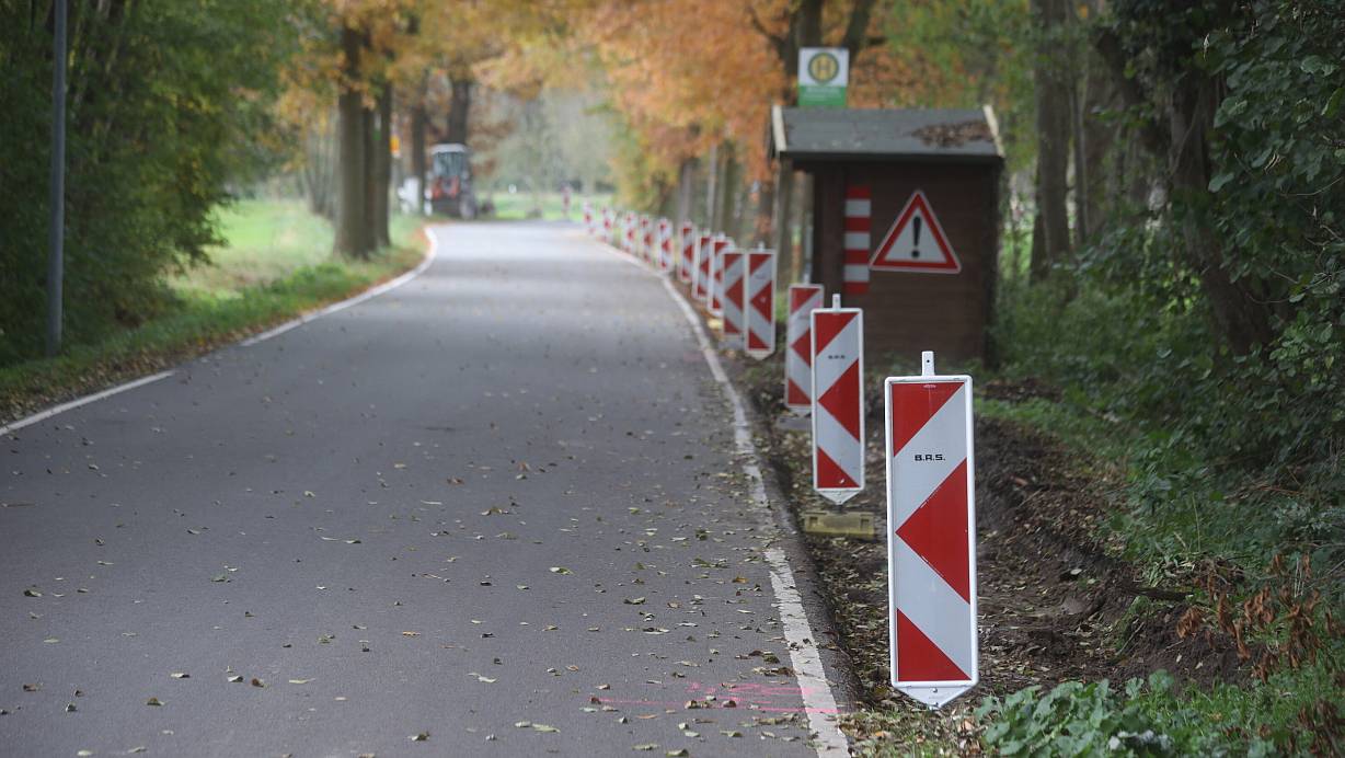 Die Weinstraße wird derzeit "ertüchtigt", damit hier die Linienbusse fahren können, wenn die Volmerdingsener Straße gesperrt ist. | © Jörg Stuke