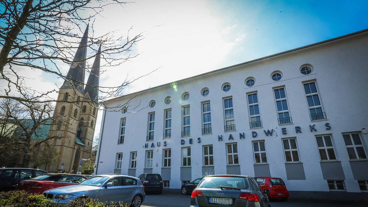 Das Haus des Handwerks am Papenmarkt soll für einen Erweiterungsbau für das Gymnasium am Waldhof weichen. Doch bei der Planung gebe es Probleme, meint Planungsdezernent Gregor Moss. Foto: Sarah Jonek | © Sarah Jonek