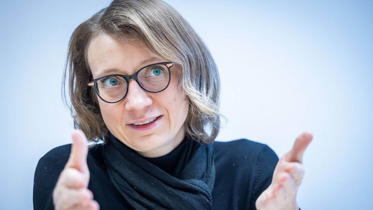 "Eine gute Lehrkraft macht auf keinen Fall immer alles richtig, sie ist aber offen für Veränderung und Verbesserung", sagt Michaela Vogt, Professorin für Komparatistische Schulforschung, Theorie und Geschichte der Inklusiven Pädagogik an der Uni Bielefeld. | © Sarah Jonek Fotografie