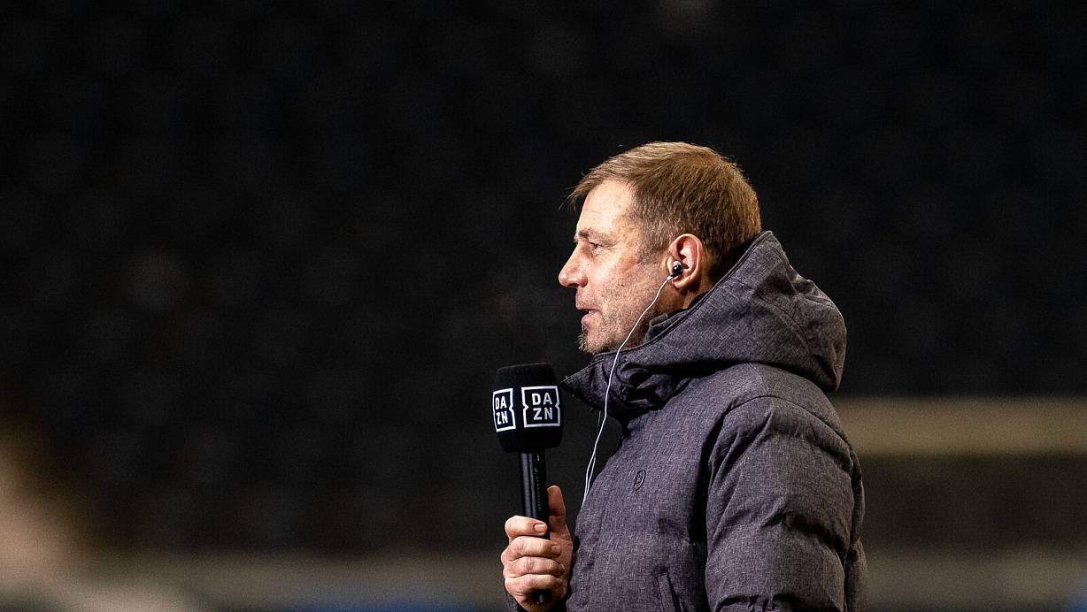 Arminias Trainer Frank Kramer beim Interview bei DAZN. | © picture alliance / Eibner-Pressefoto