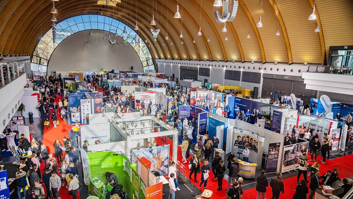 In der Bielefelder Stadthalle dreht sich am Wochenende alles um Berufe. | © Unbekannt