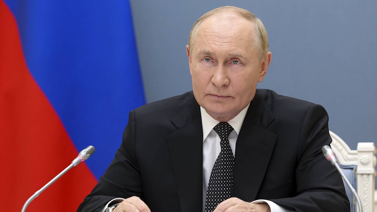 Wladimir Putin nimmt per Videokonferenz an einer Marineübung teil. Das Foto wurde von der staatlichen Nachrichtenorganisation Sputnik verbreitet. | © picture alliance/dpa/Pool Sputnik Kremlin