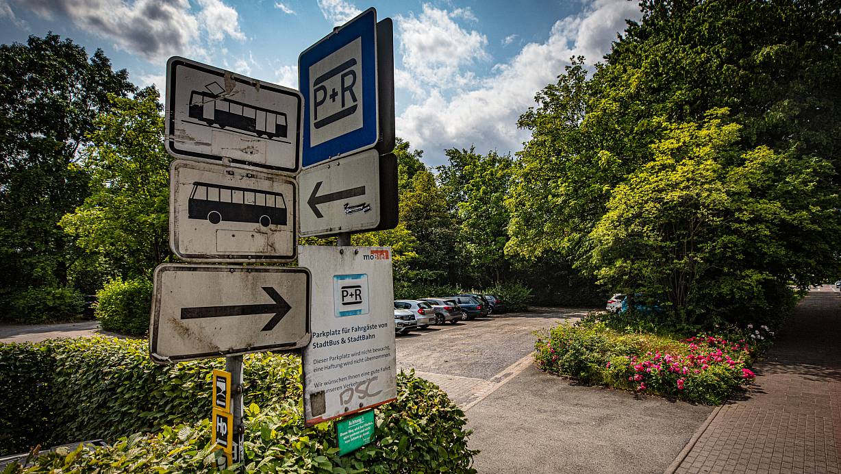 Der Platz an der Westerfeldstraße zwischen Apfel- und Beckhausstraße liegt in der Nähe der Endstation der Stadtbahnlinie 1. | © Mike-Dennis Müller / www.mdm.photo