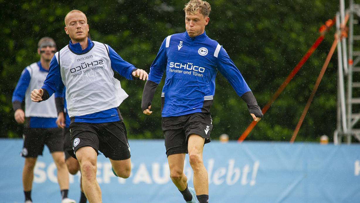 Robin Hack (r.) zeigte sich bei Arminia Bielefeld zuletzt in guter Form. | © Joel Beinke