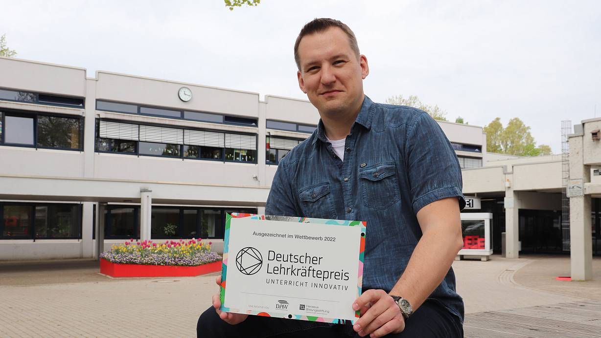 Georg Kussel hat den Deutschen Lehrkräftepreis in der Kategorie „Ausgezeichnete Lehrkräfte“ erhalten - als einer von zehn Nominierten bundesweit. | © Marion Pokorra-Brockschmidt