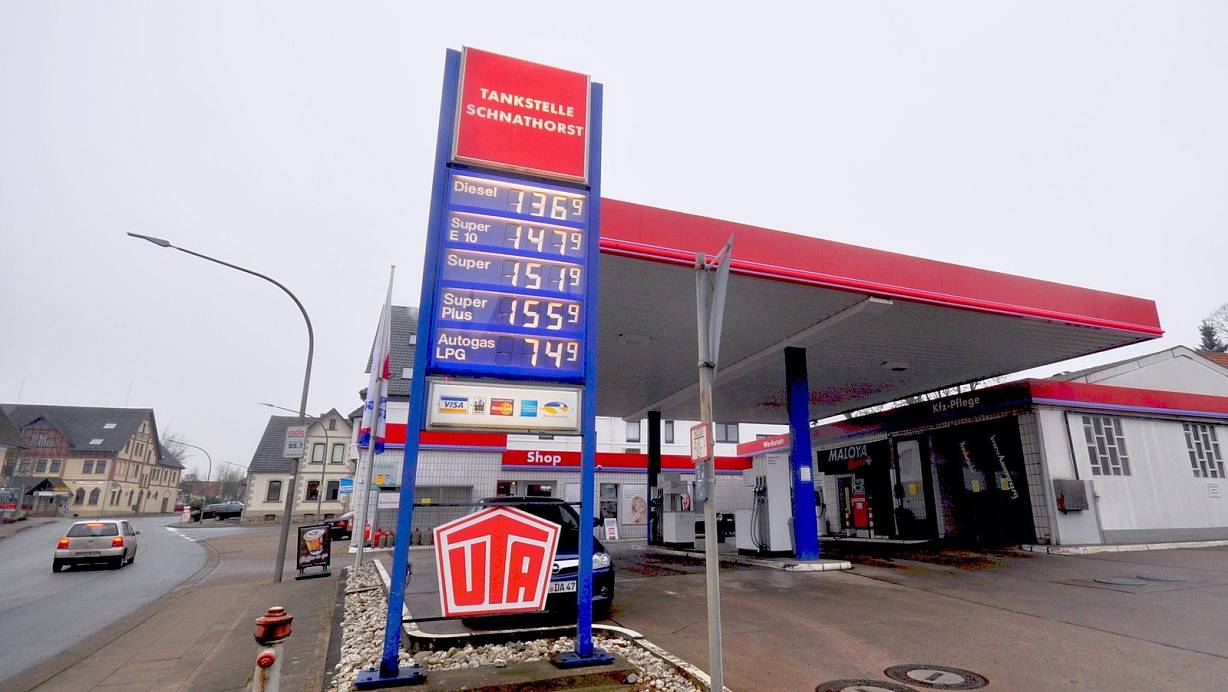 Zwei bewaffnete Männer überfielen die Tankstelle in Schnathorst. | © Hans-Günther Meyer