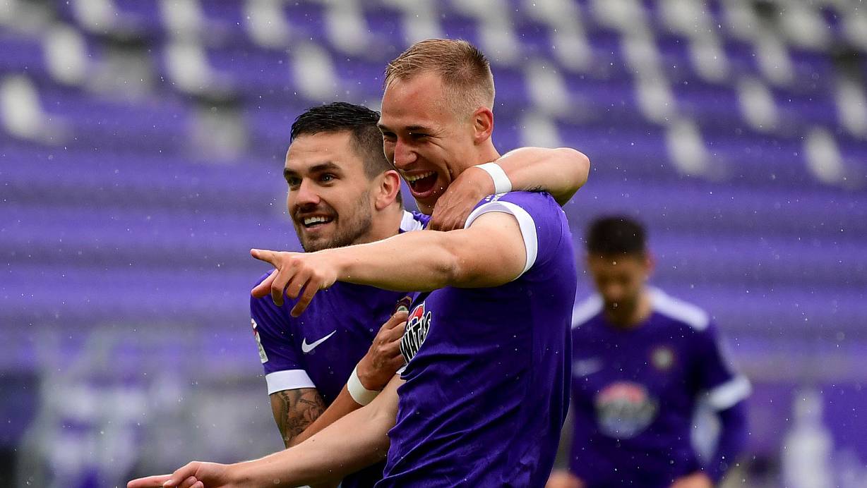 Die Auer Stürmer Florian Krüger (r.) und Pascal Testroet hatten in dieser Saison schon reichlich Grund zum Jubeln. So kommt das Duo bereits auf satte 26 Scorerpunkte. | © picture alliance