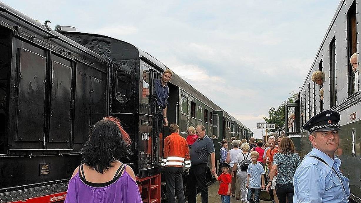Das Aktionsbündnis setzt sich dafür ein, dass vor allem die touristischen Angebote mit den historischen Zügen wieder Menschen begeistern können, wie auf diesem Bild, das in Bad Laer entstand. | © FOTO: ROLF WESTHEIDER