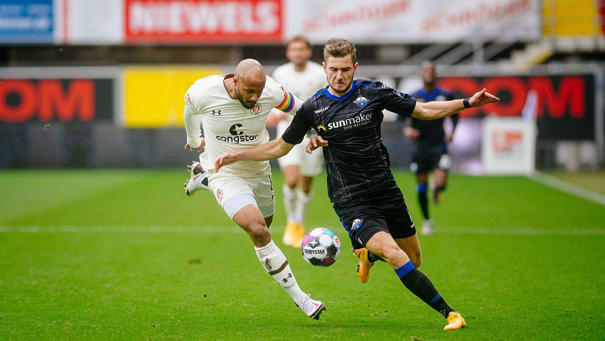 In der vergangenen Saison hatte Dennis Srbeny (r.) mit dem SCP im Heimspiel gegen St. Pauli die Nase vorn. Die Kiezkicker um Kapitän Christopher Avevor (l.) verloren in Paderborn mit 0:2. | © Besim Mazhiqi