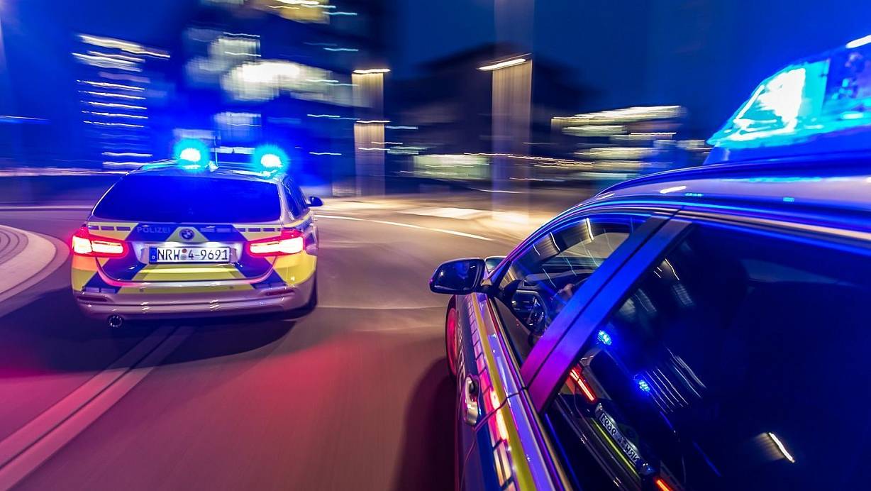 Auf die Signale der Polizei reagierte der Raser nicht. | © Symbolbild: Polizei Nordrhein-Westfalen