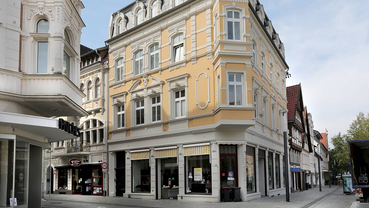 Die Bäckerei Hensel gibt ihre seit Monaten geschlossene Filiale am Neuen Markt auf und will die Räume vermieten. | © Frank-Michael Kiel-Steinkamp