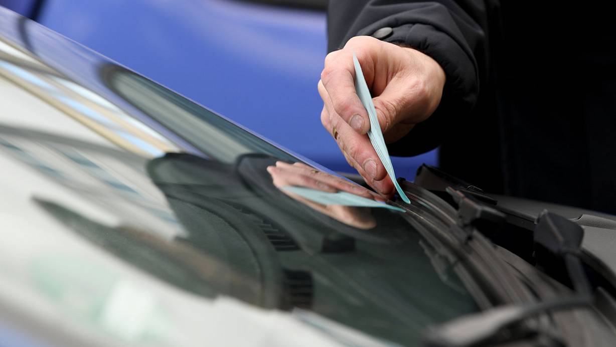 70 Falschparker stellten ihren Wagen in Gütersloh so behindernd ab, dass sie abgeschleppt werden mussten. | © Symbolfoto/ picture alliance