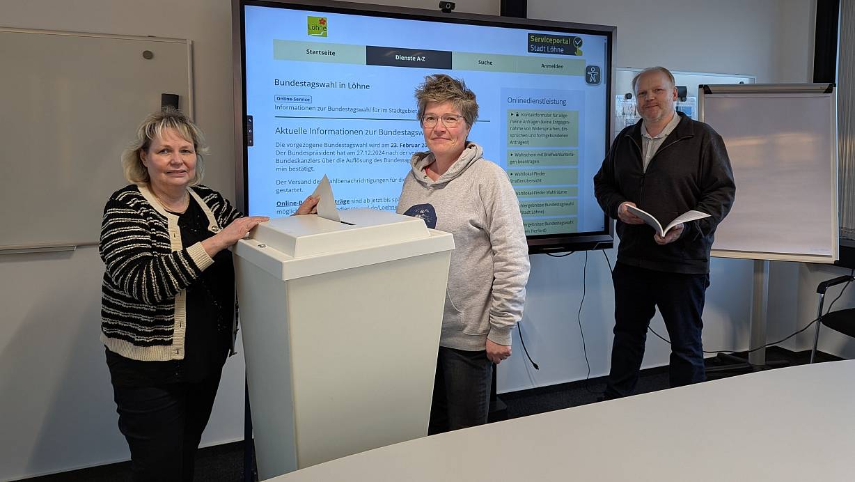 Claudia Schröder, Henrieke Rau und Matthias Kuhle sind auf die Bundestagswahlen vorbereitet. | © Alex Wall