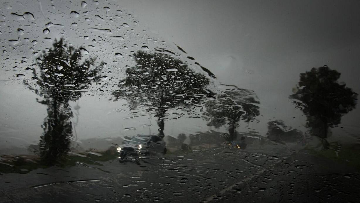 Sturm und Starkregen: Bei so extremen Wetterlagen fährt man möglichst gar nicht erst los. | © Friso Gentsch/dpa/dpa-tmn