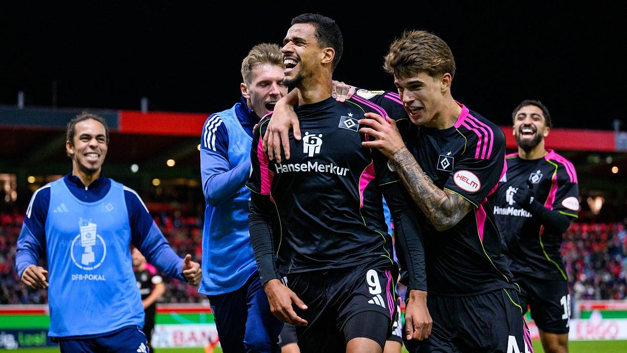 Umjubelter Siegtorschütze: Hamburgs Robert Glatzel. | © Tom Weller/dpa