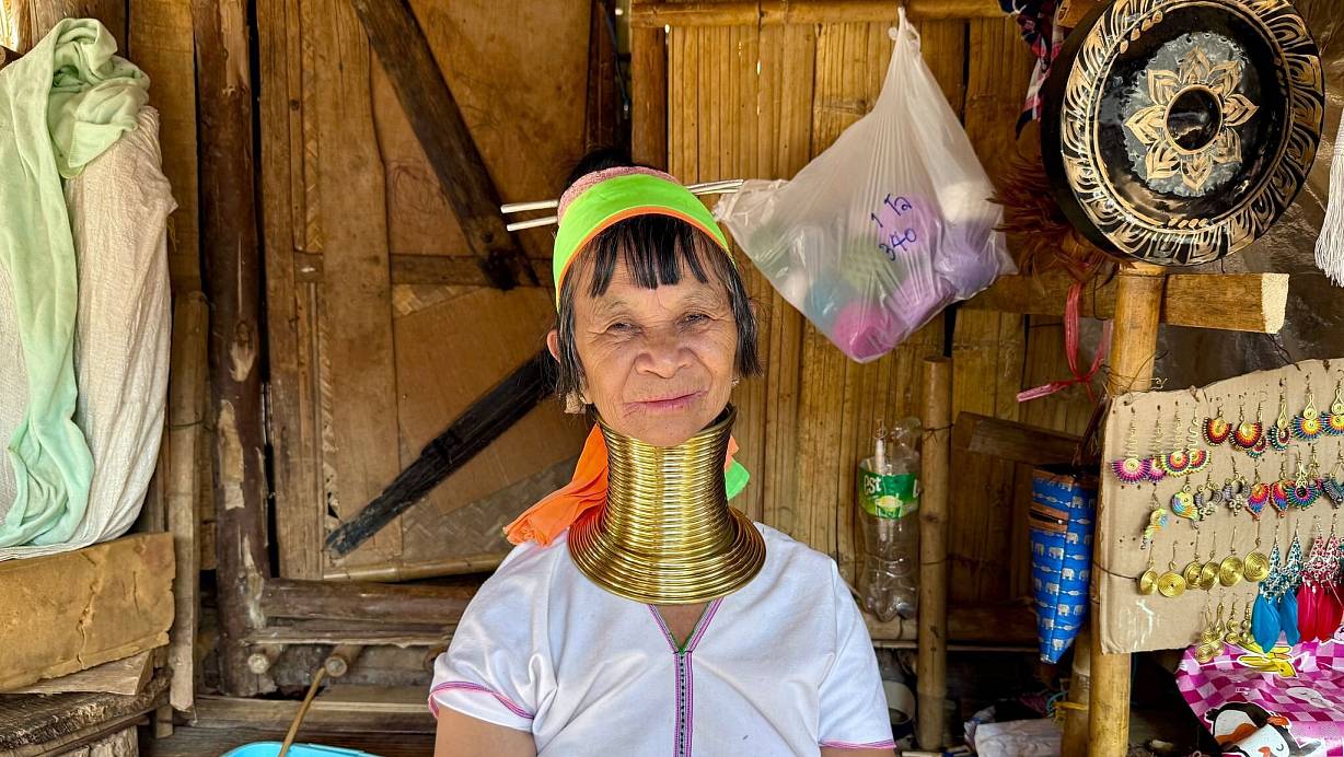 Viele «Long Neck Karen» leben als Minderheit im Norden von Thailand. | © Carola Frentzen/dpa