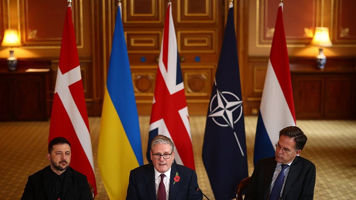 Bei dem Treffen in London ging es auch darum, wie die Ukraine durch den erwarteten schweren Kriegswinter kommen kann. | © Henry Nicholls/Pool AFP/AP/dpa