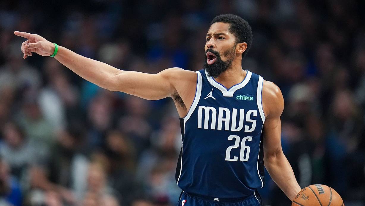 Von der NBA in die Bundesliga: Basketball-Routinier Spencer Dinwiddie heuert beim FC Bayern an. (Archivbild) | © Julio Cortez/AP/dpa