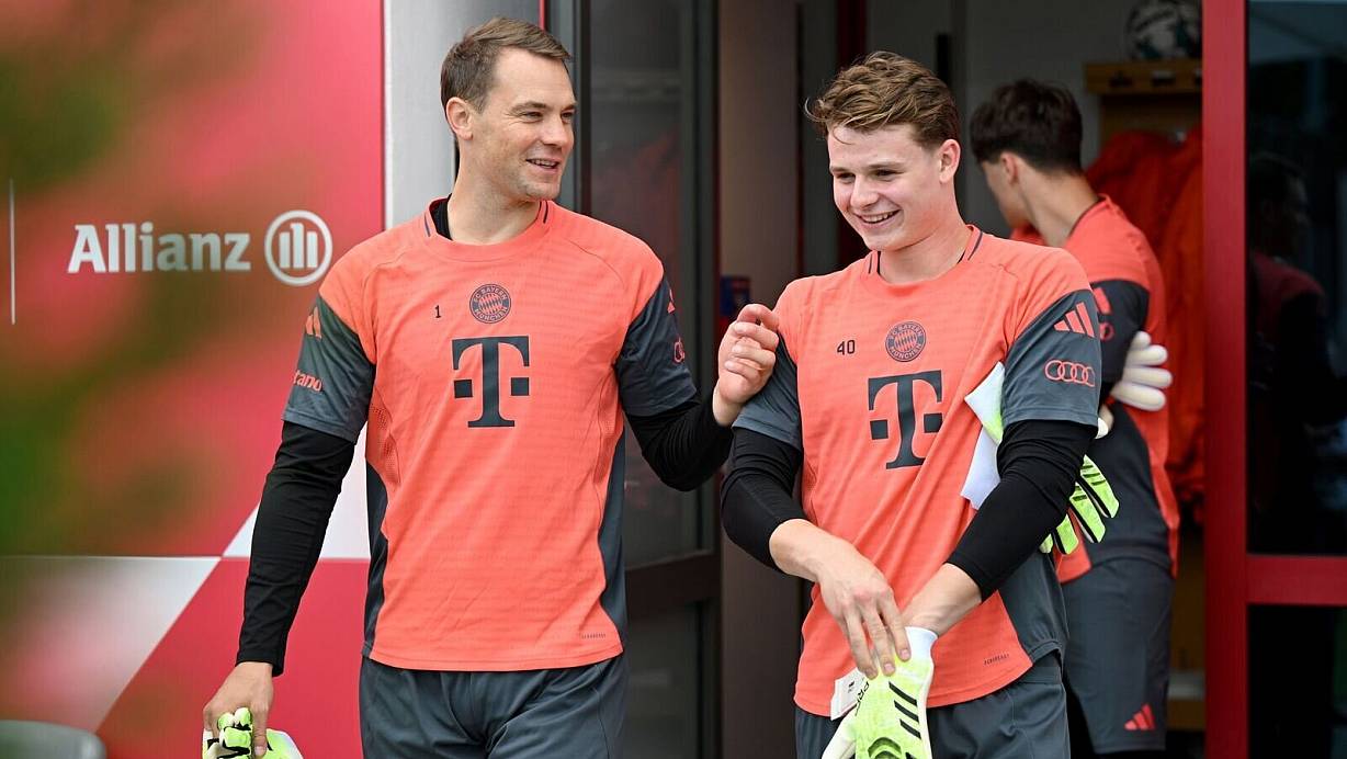 Neuer-Vertreter: Jonas Urbig (r) darf sich auf seinen nächsten Einsatz im Bayern-Tor freuen. (Archivfoto) | © Harry Langer/dpa