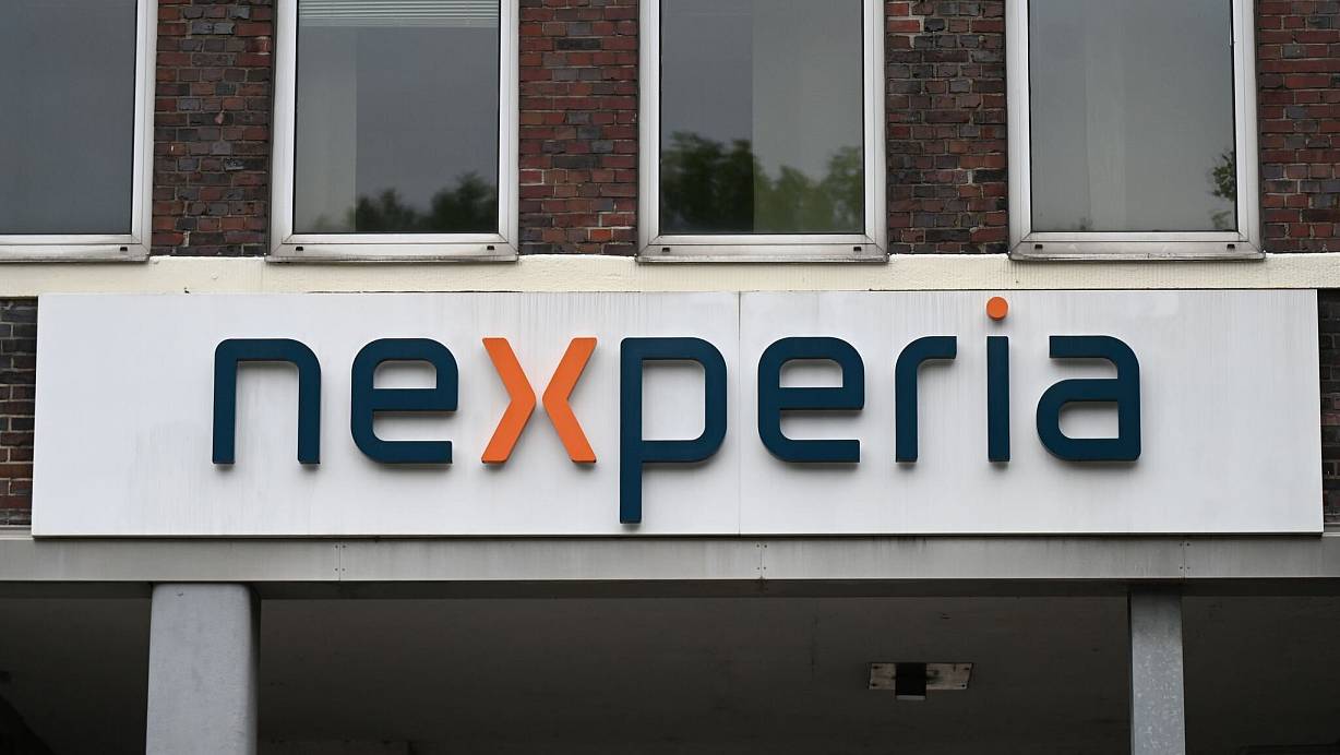 Nexperia hat nach eigenen Angaben die Lieferung von Wafern an seinen Montage- und Teststandort im chinesischen Dongguan ausgesetzt. (Archivbild) | © David Hammersen/dpa
