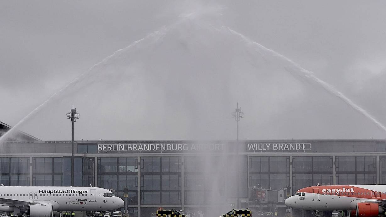 Am 30. Oktober 2020 landeten die ersten Flugzeuge am Hauptstadtflughafen BER. (Archivbild) | © Michael Kappeler/dpa